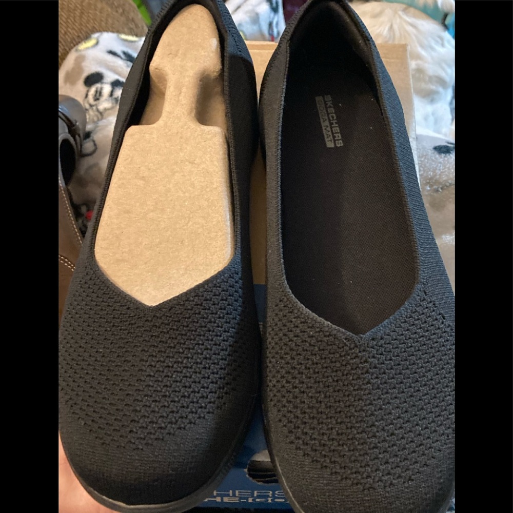 Skechers slip on shoes